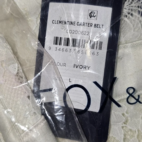 New ivory garter with boning - Picture 6 of 7